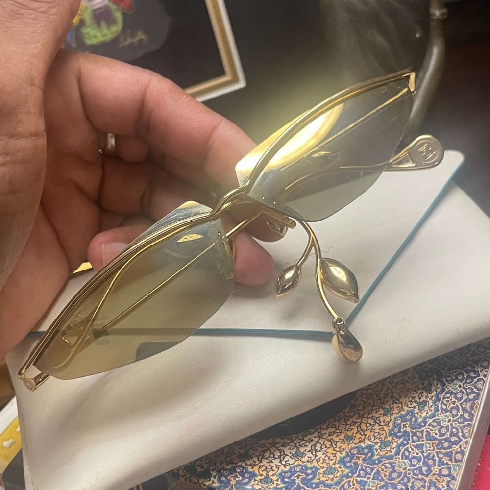 Fenty - Side-Eye Sunglasses - Gold - Sunglasses - Rihanna Official Fenty Eyewear